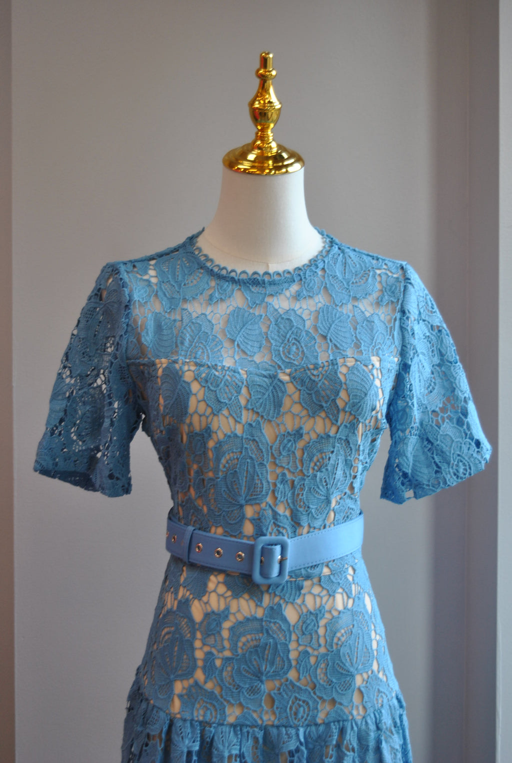 BLUE LACE MIDI DRESS WITH A BELT