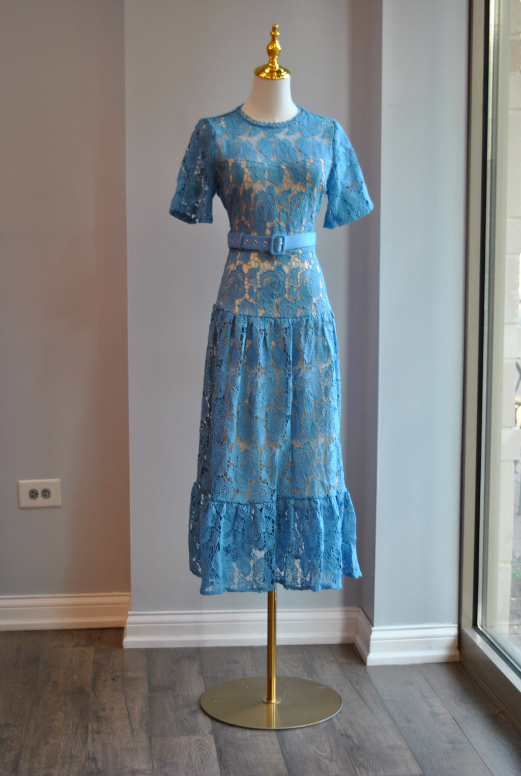 BLUE LACE MIDI DRESS WITH A BELT