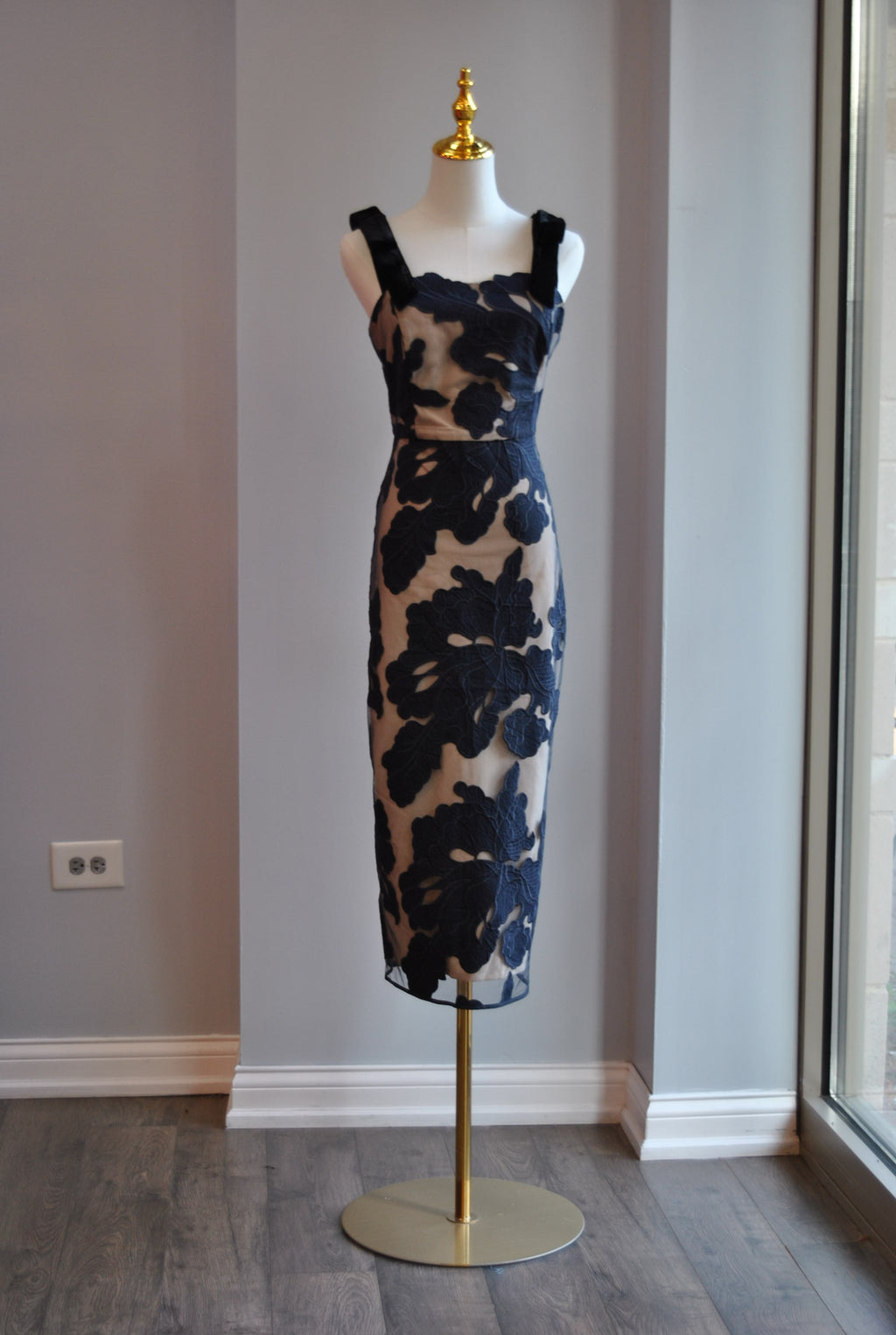 NAVY BLUE AND BEIGE MIDI FIT DRESS WITH VELEVT BOWS