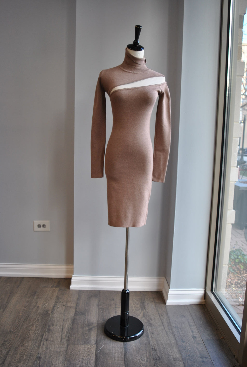 TAUPE SWEATER DRESS WITH PEEK A BOO