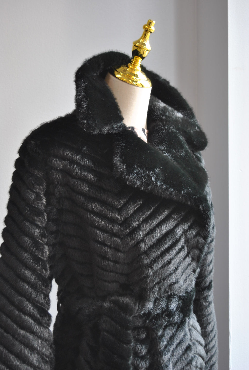 BLACK FAUX FUR LONG COAT WITH A BELT