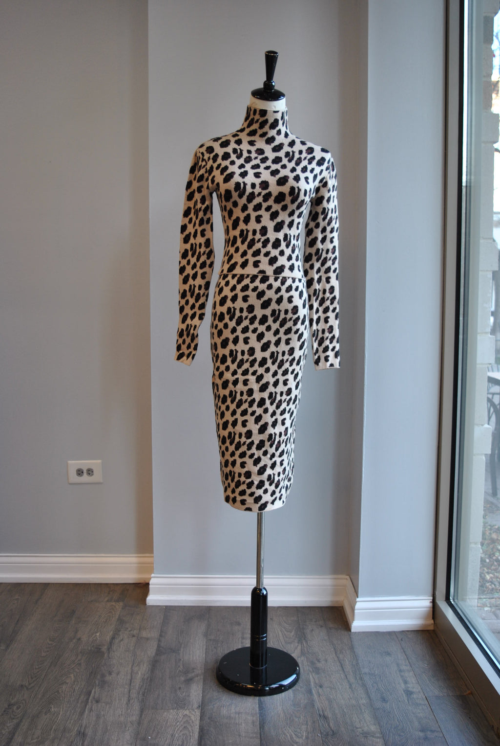 CHEETAH PRINT SWEATER SET OF CROPPED TOP AND A PENCIL SKIRT