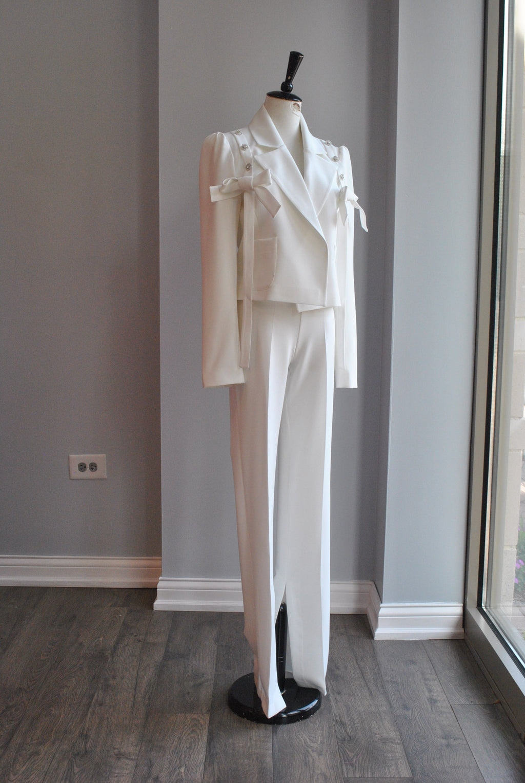 CLEARANCE - WHITE SUIT WITH BOWS AND CRYSTALS