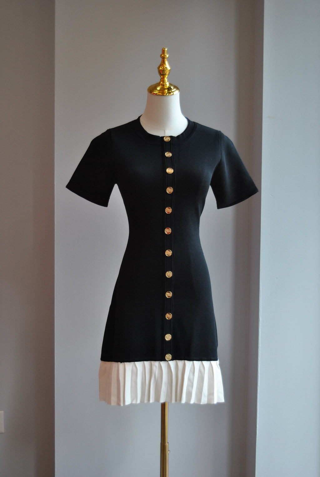 BLACK AND WHITE MINI DRESS