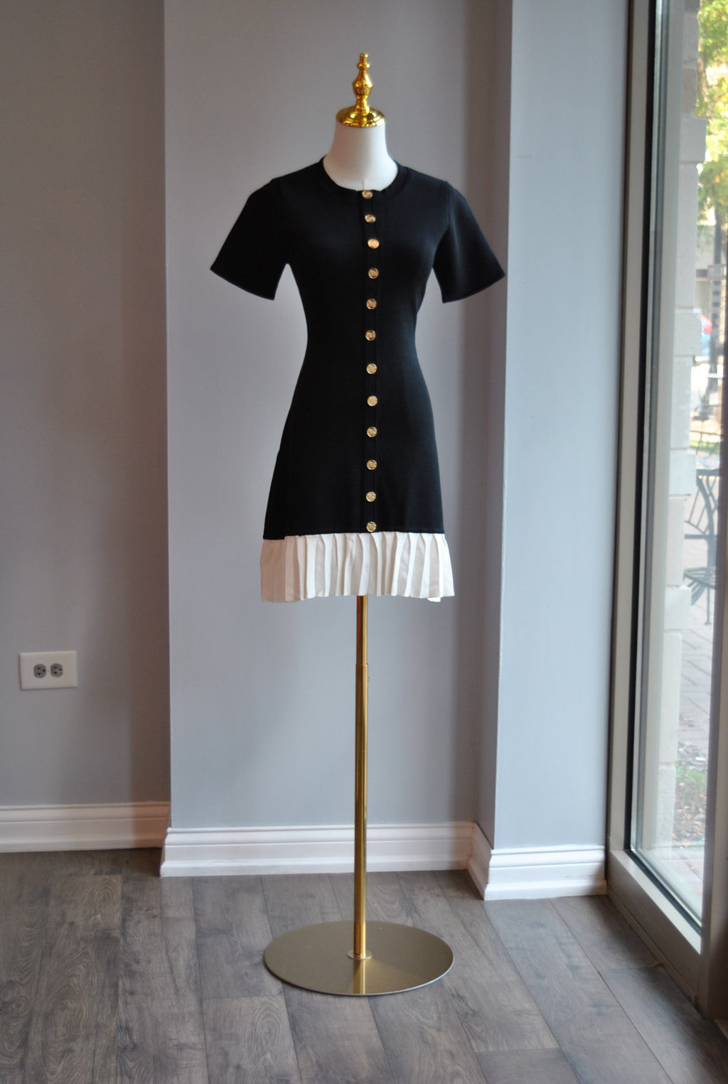 BLACK AND WHITE MINI DRESS