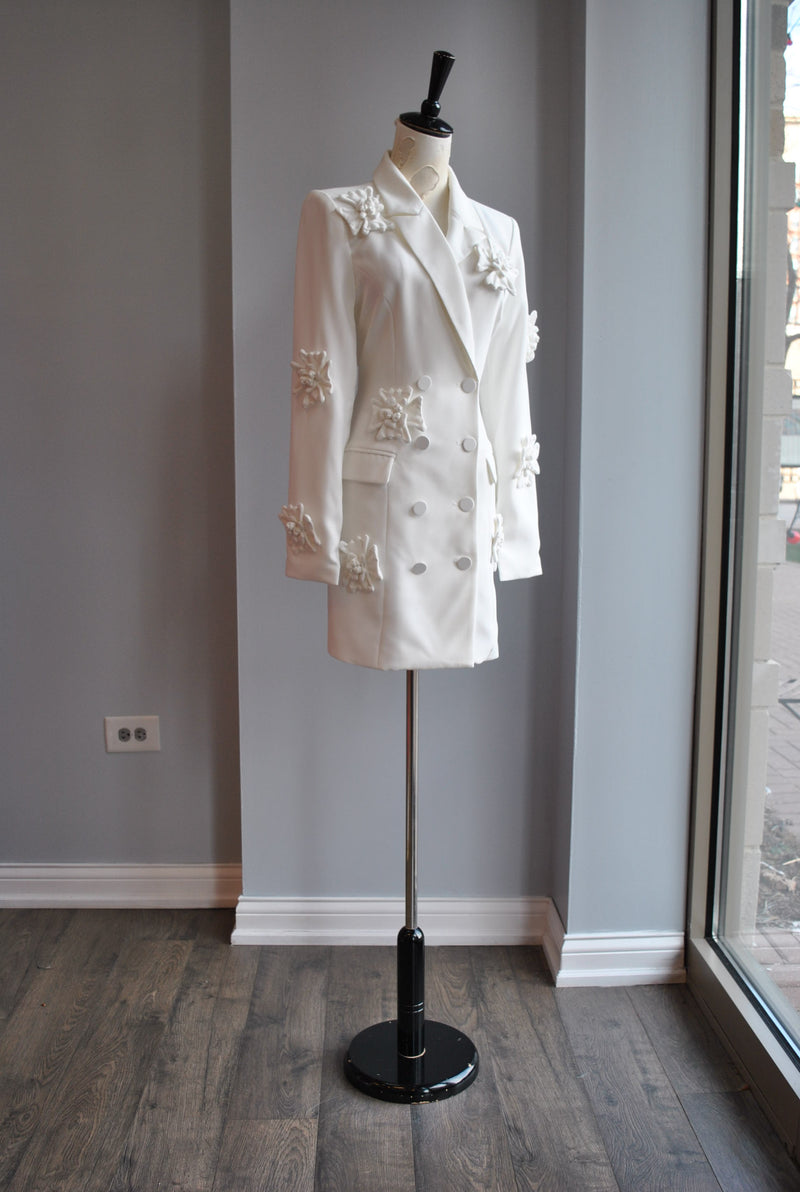 WHITE JACKET DRESS WITH FLOWERS
