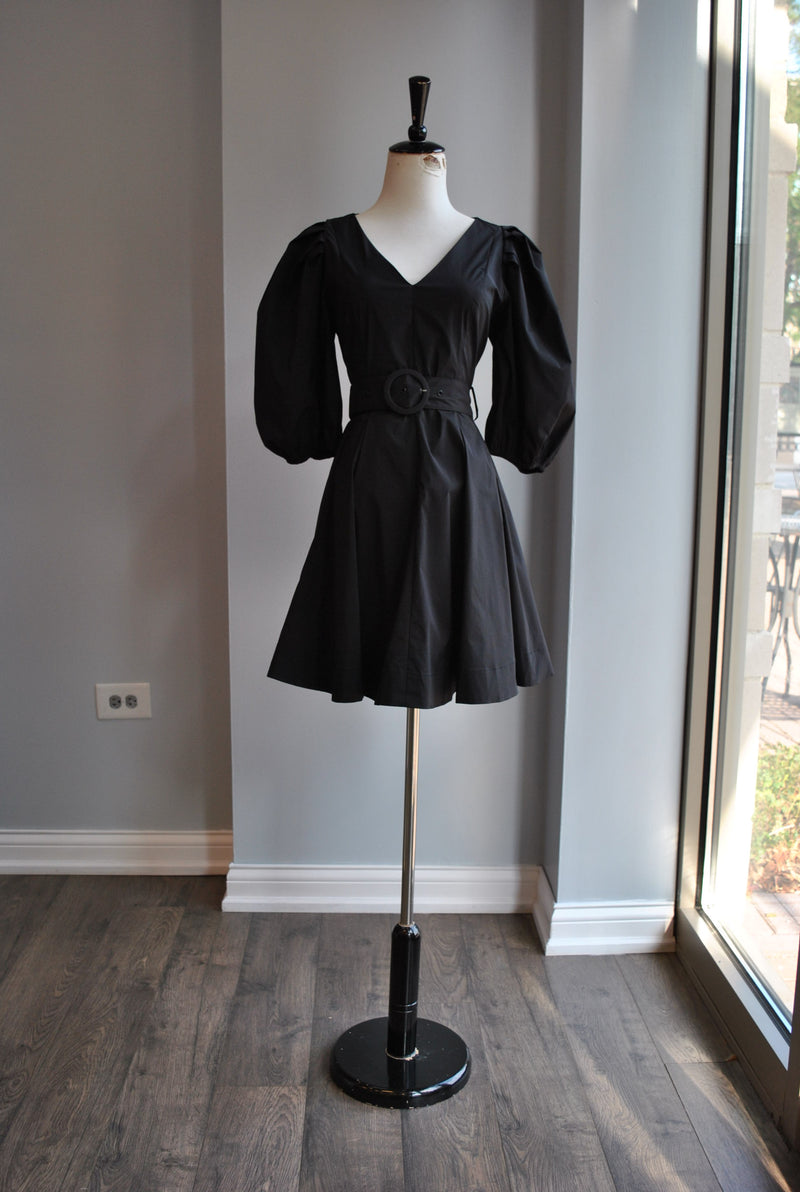 BLACK FIT AND FLAIR MINI DRESS WITH A BELT AND SIDE POCKETS