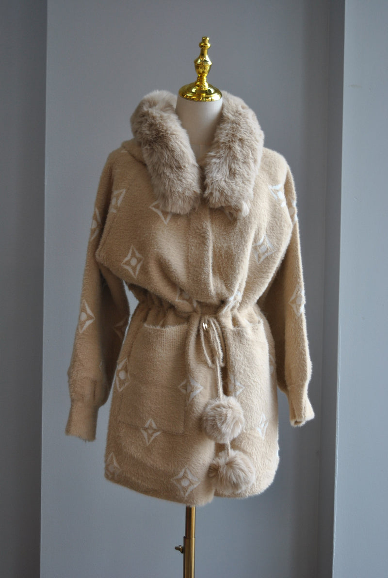CARAMEL APLAKA COAT WITH DETACHABLE FUR