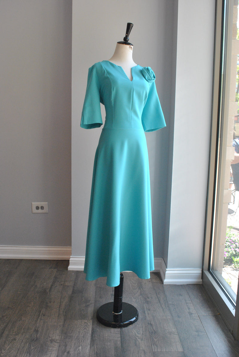 TURQUOISE FIT AND FLAIR MIDI DRESS WITH A FLOWER