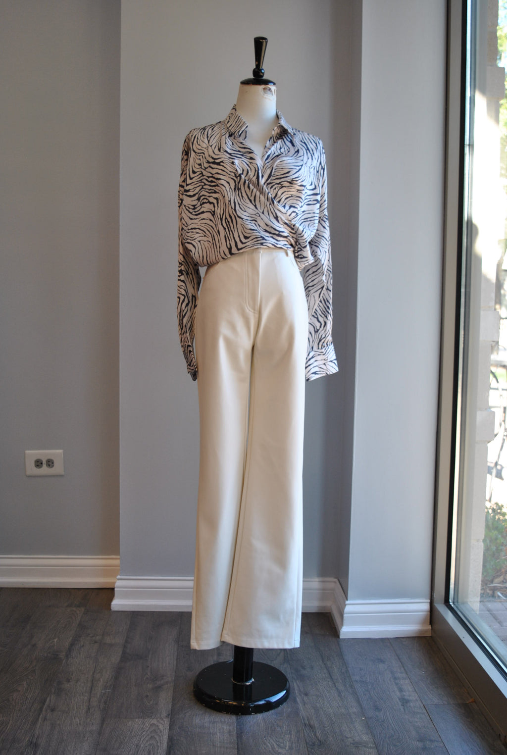 OFF WHITE FAUX LEATHER PANTS