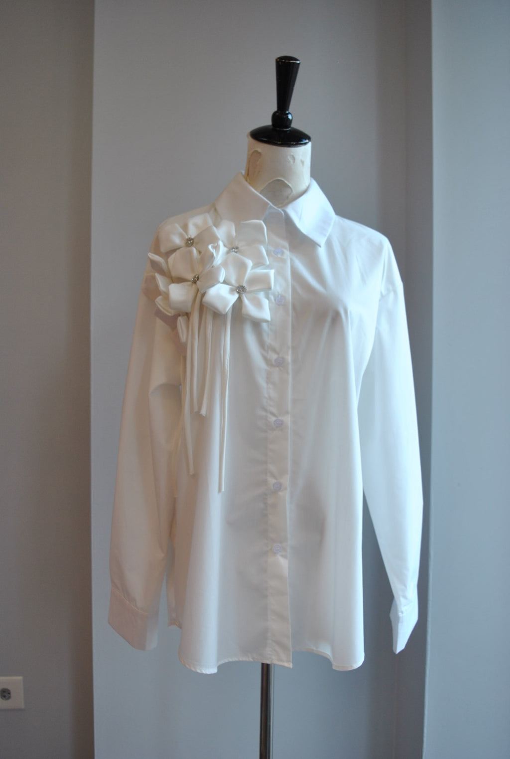 WHITE OVERSIZED SHIRT WITH FLOWERS
