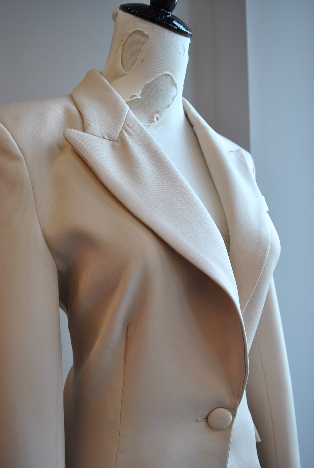 BEIGE BLAZER WITH GOLD DETACHABLE SCARF