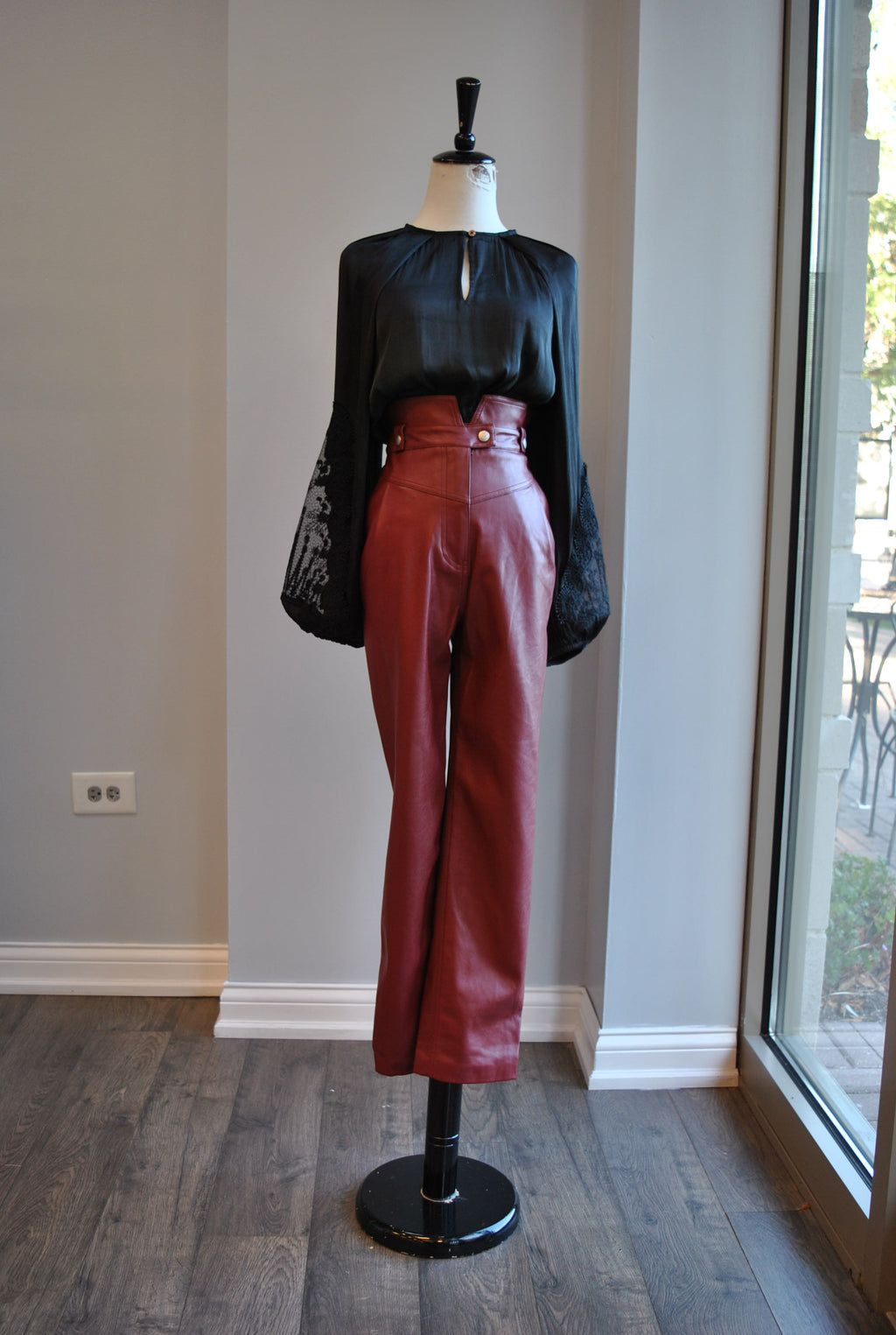 BURGUNDY HIGH WAISTED FAUX LEATHER PANTS