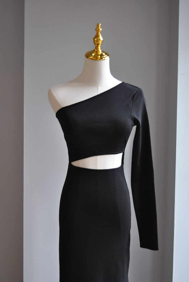 BLACK MIDI SIMPLE ASYMMETRIC DRESS