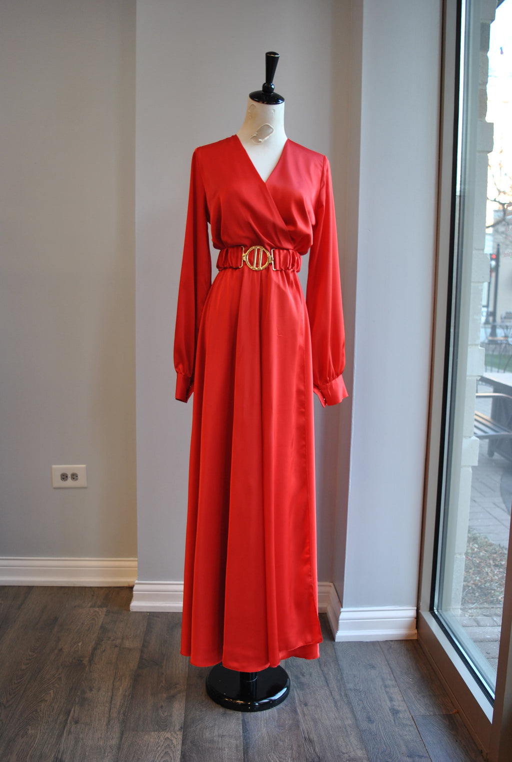 RED SILKY MAXI DRESS WITH A BELT