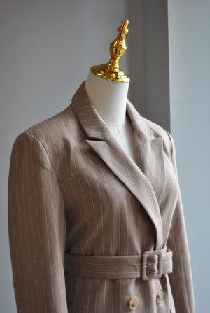 BEIGE JACKET DRESS WITH A BELT