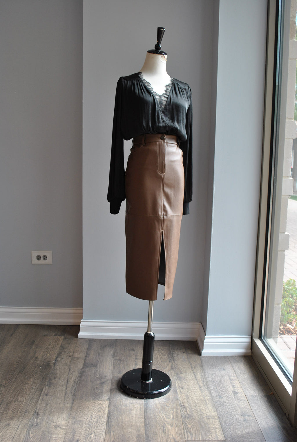 CHOCOLATE BROWN FAUX LEATHER MIDI SKIRT