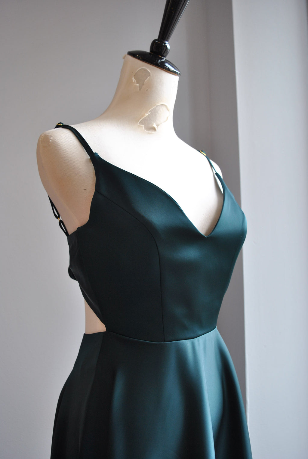 FOREST GREEN SILKY MIDI DRESS WITH TIE BACK