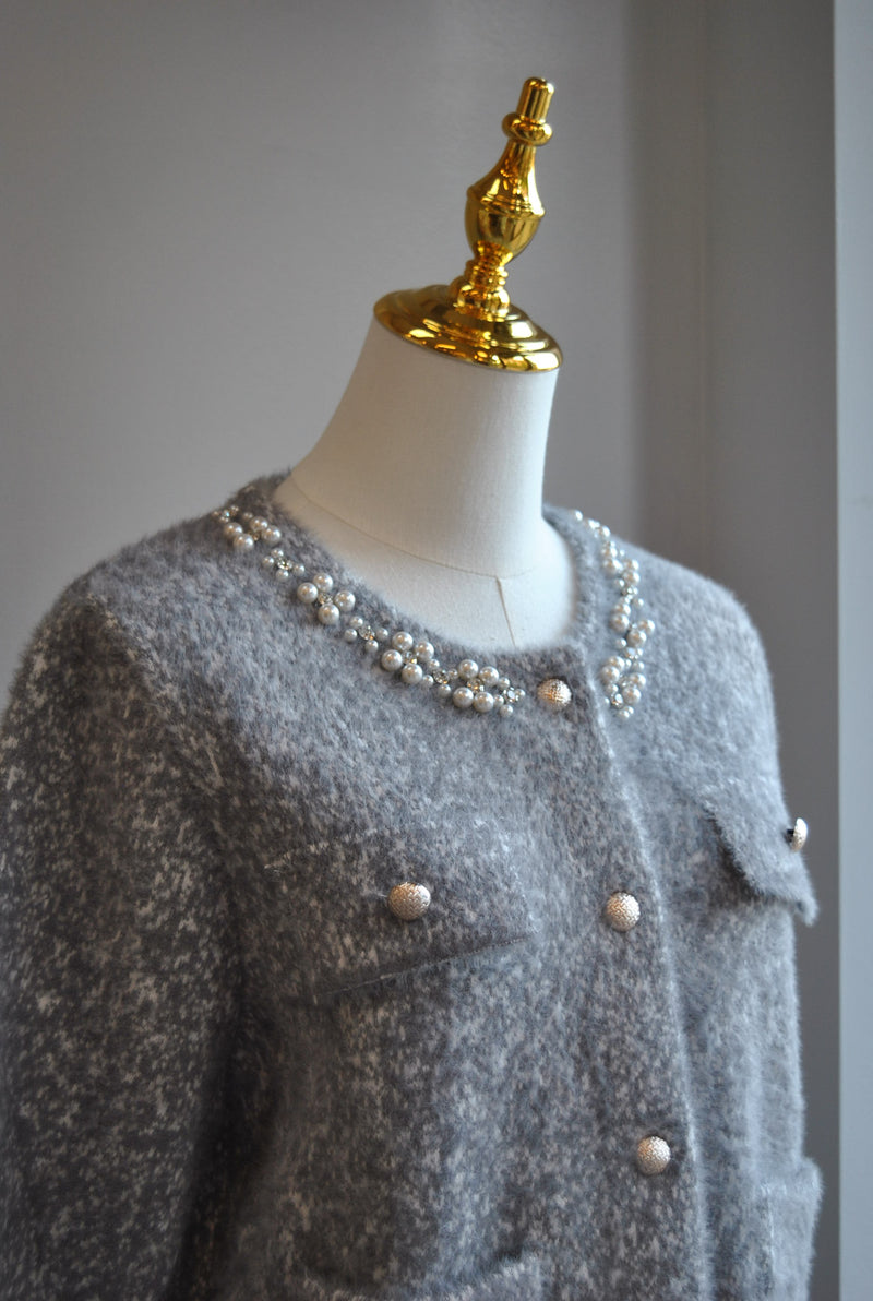 GREY SWEATER WITH PEARLS