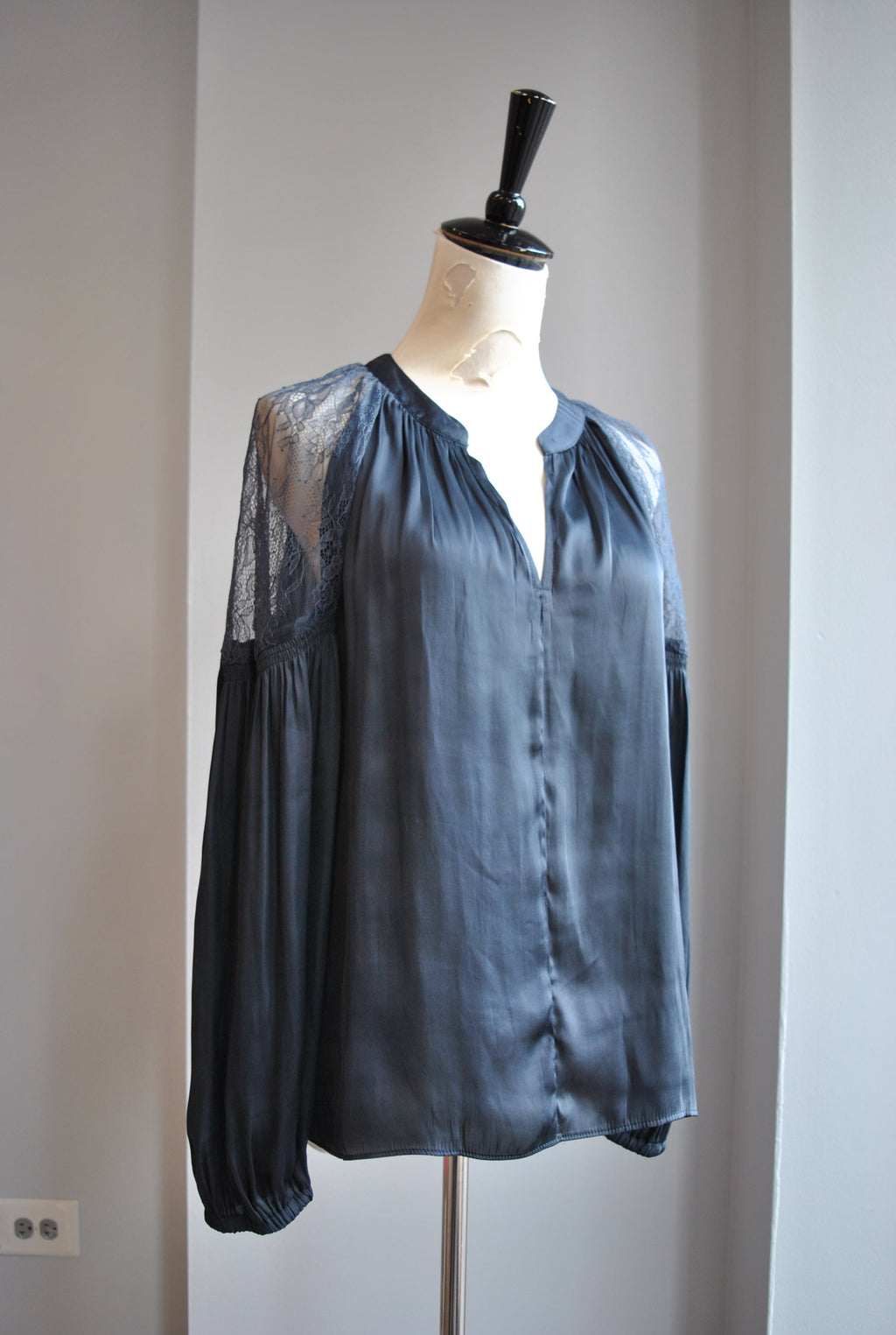 NAVY BLUE SILKY BLOUSE WITH LACE