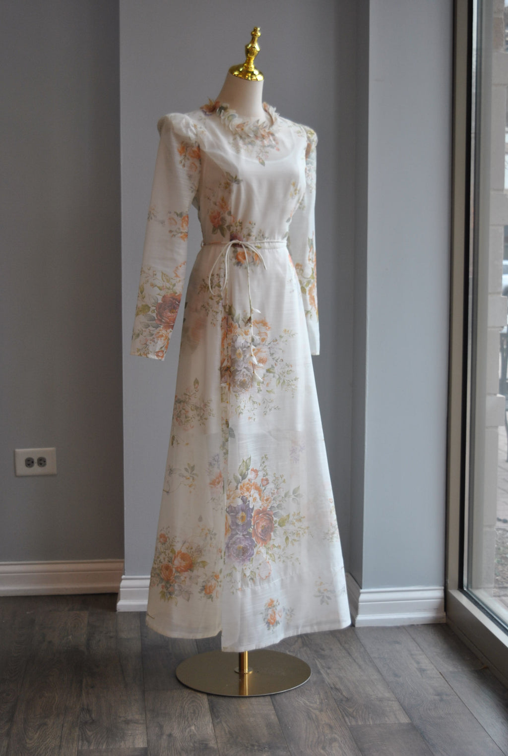 VANILLA FLOWER MIDI FIT AND FLAIR DRESS WITH A BELT
