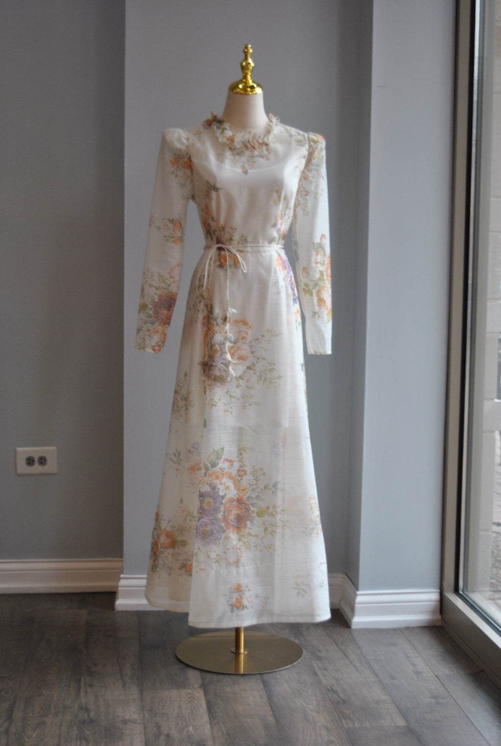 VANILLA FLOWER MIDI FIT AND FLAIR DRESS WITH A BELT