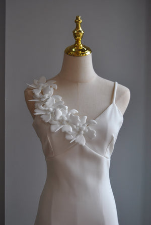 WHITE SUMMER DRESS WITH FLOWERS