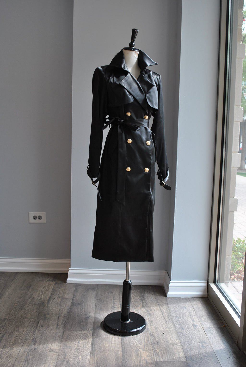 BLACK SILKY TRENCH COAT WITH A BELT