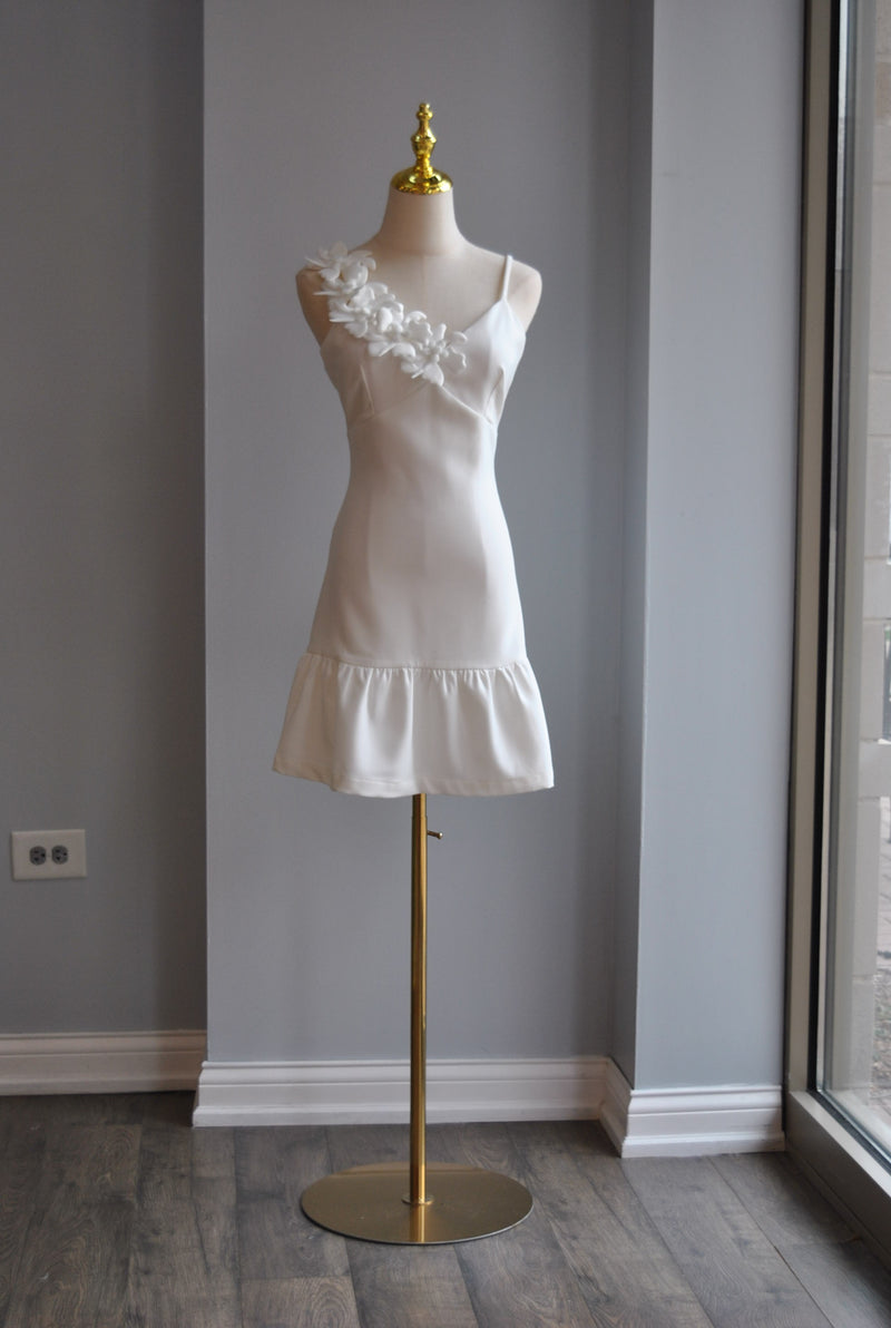 WHITE SUMMER DRESS WITH FLOWERS