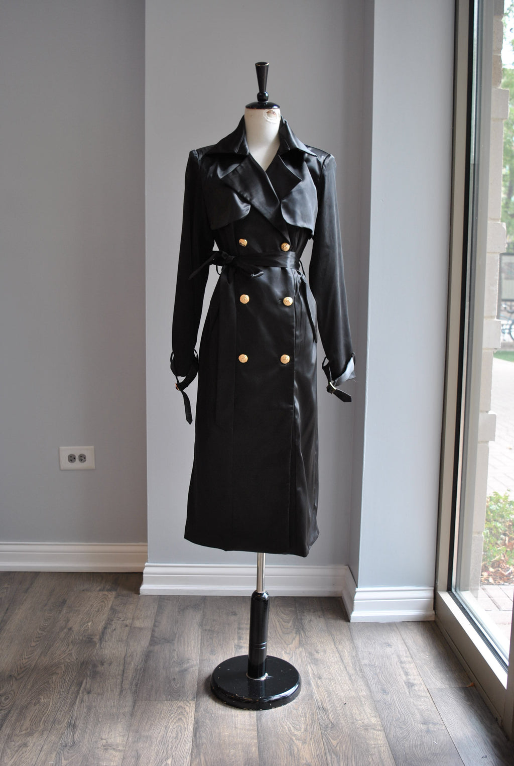 BLACK SILKY TRENCH COAT WITH A BELT