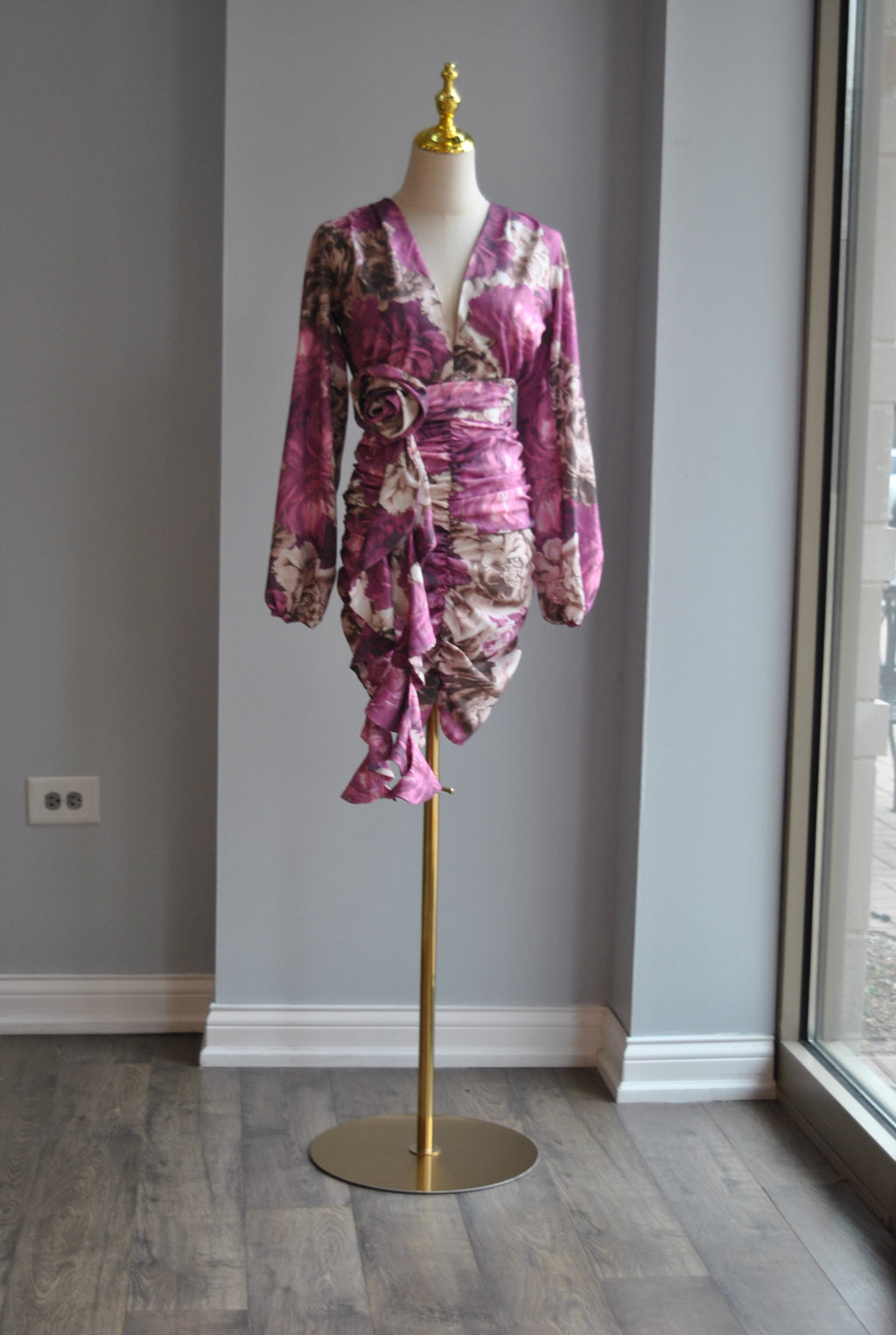 ORCHID FLOWERS MINI SUMMER DRESS WITH RUSHING AND A FLOWER BELT