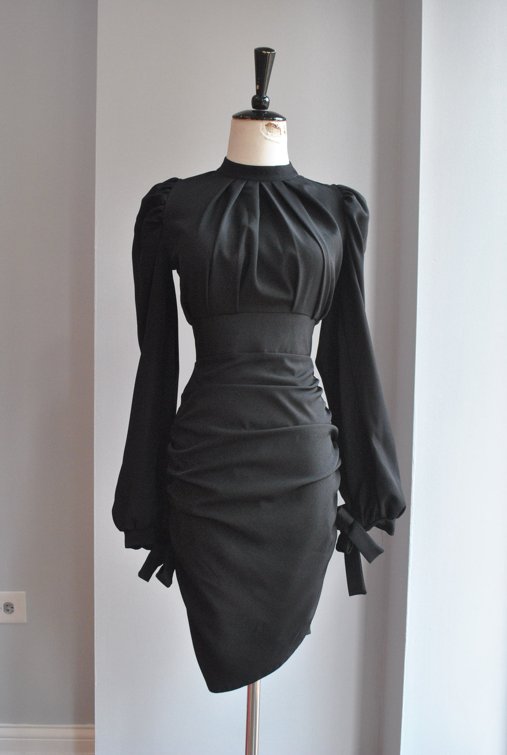 BLACK SIMPLE SUMMER DRESS WITH RUSHING