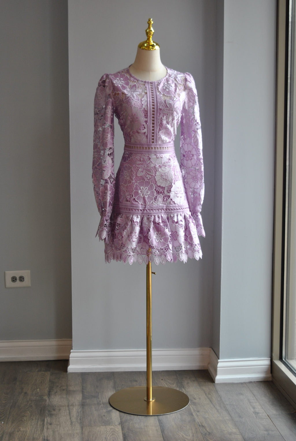 LAVENDER MINI LACE DRESS WIH RUFFLE