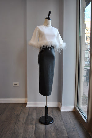 WHITE SWEATER TOP WITH FEATHERS