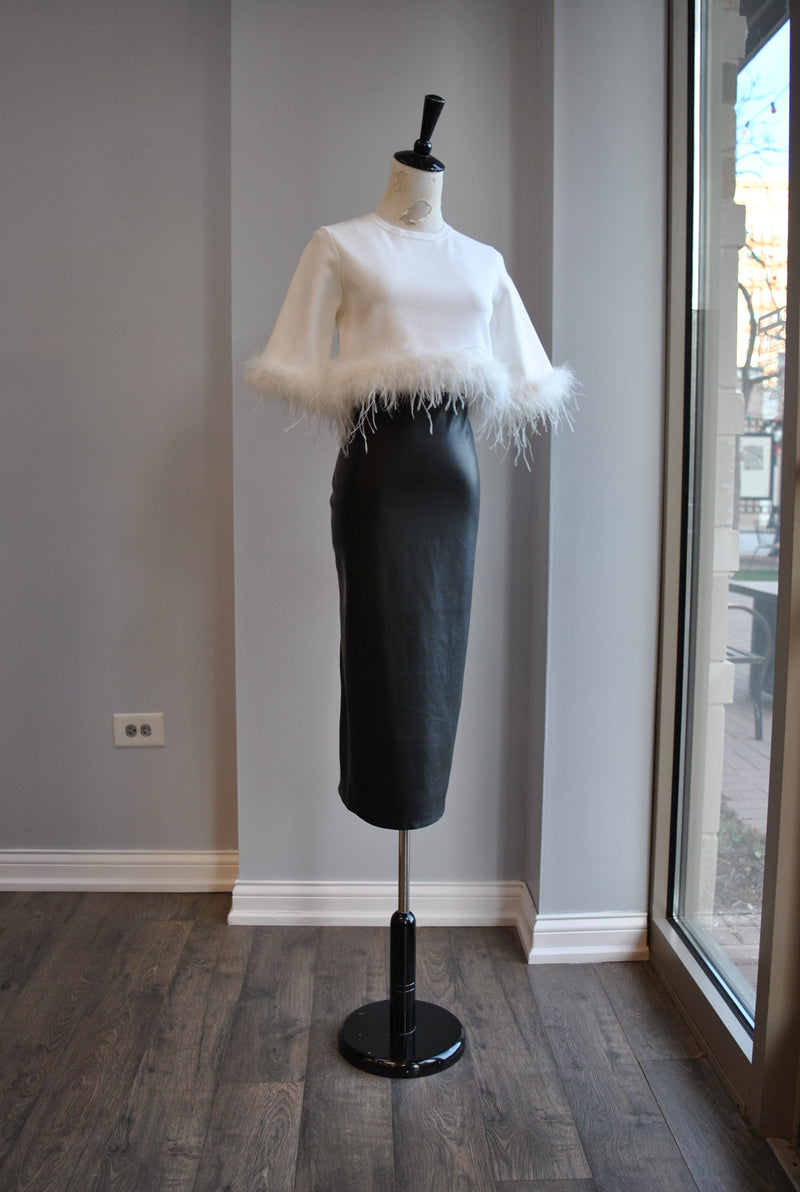 WHITE SWEATER TOP WITH FEATHERS