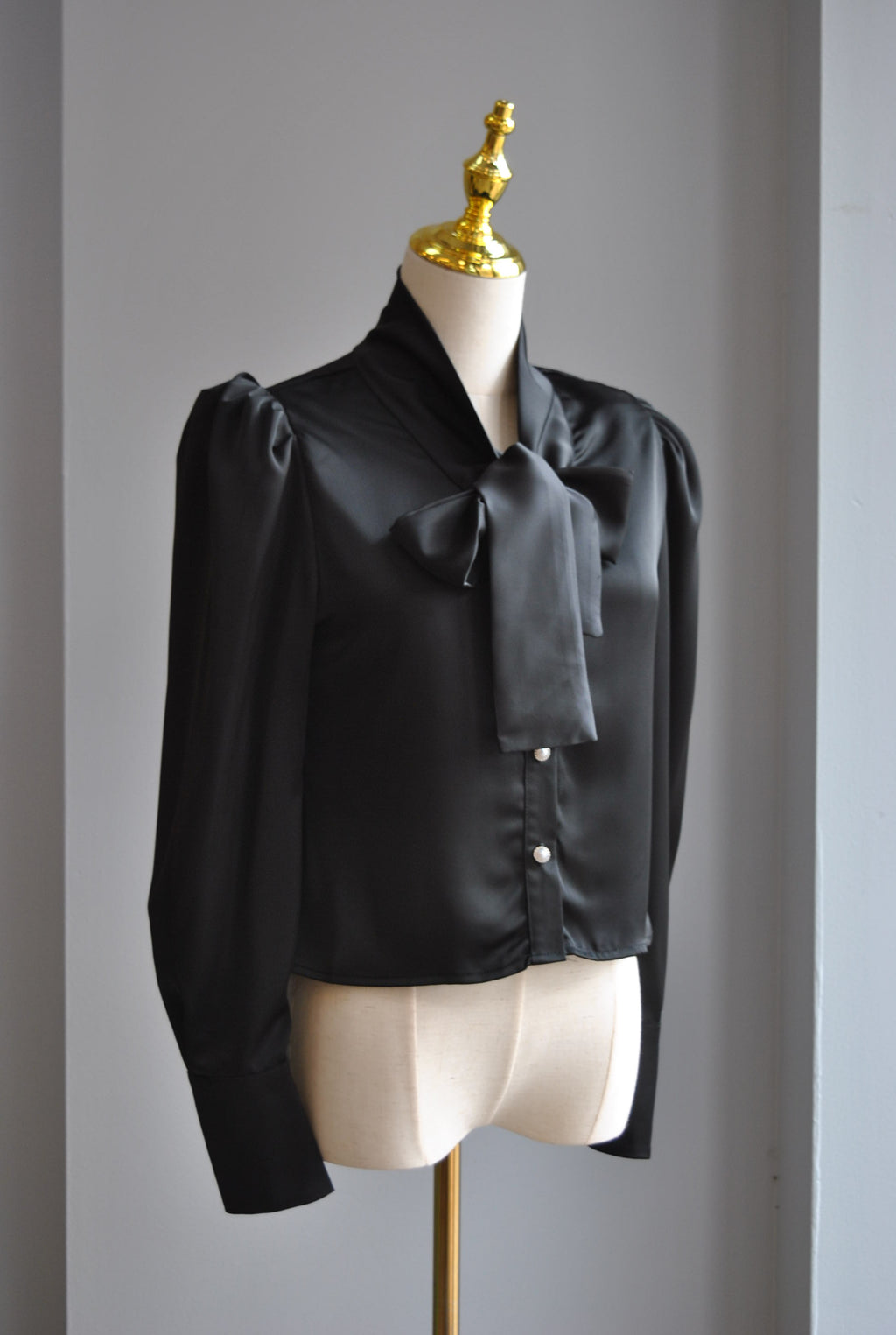 BLACK SILKY BLOUSE WITH TIE NECK