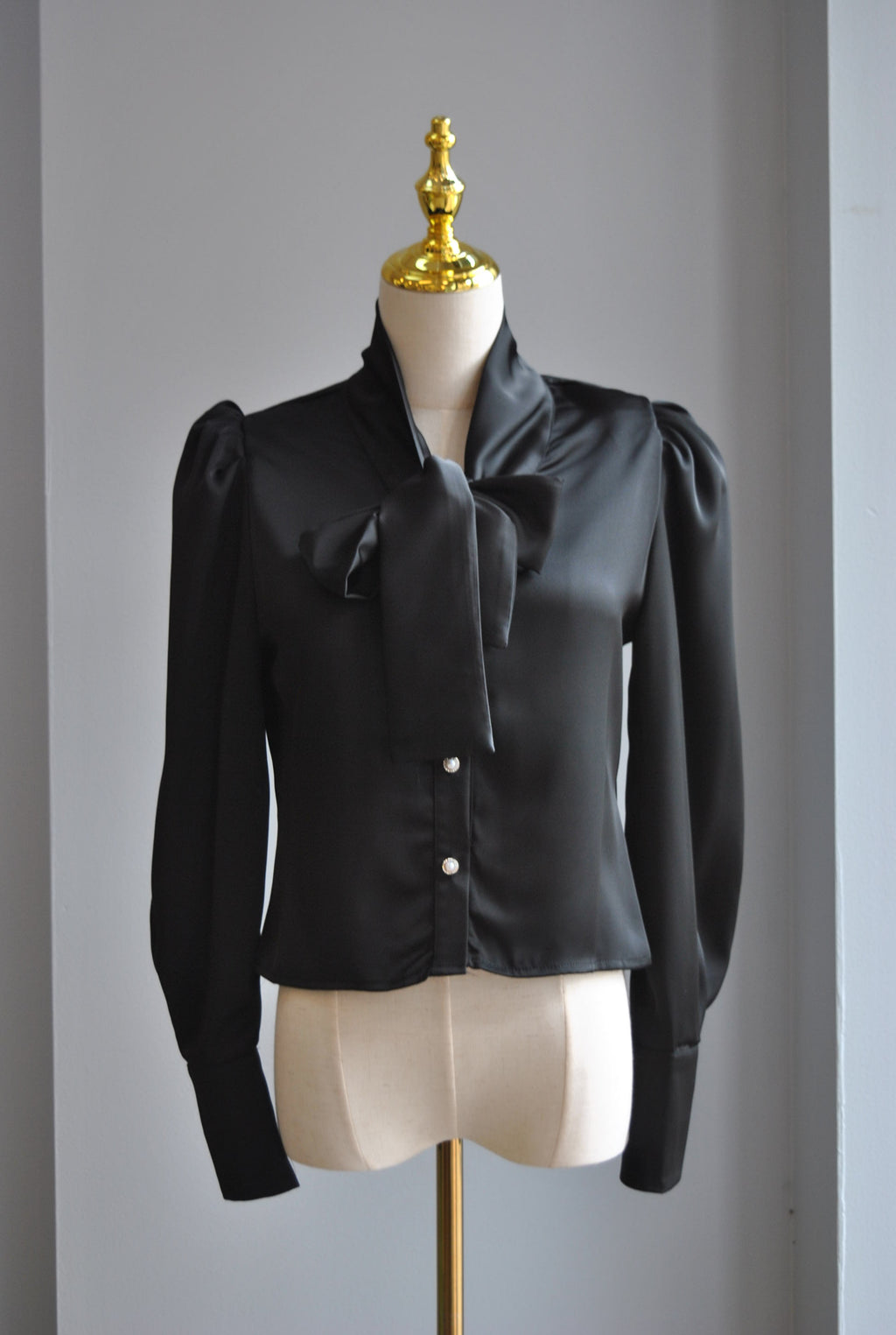 BLACK SILKY BLOUSE WITH TIE NECK