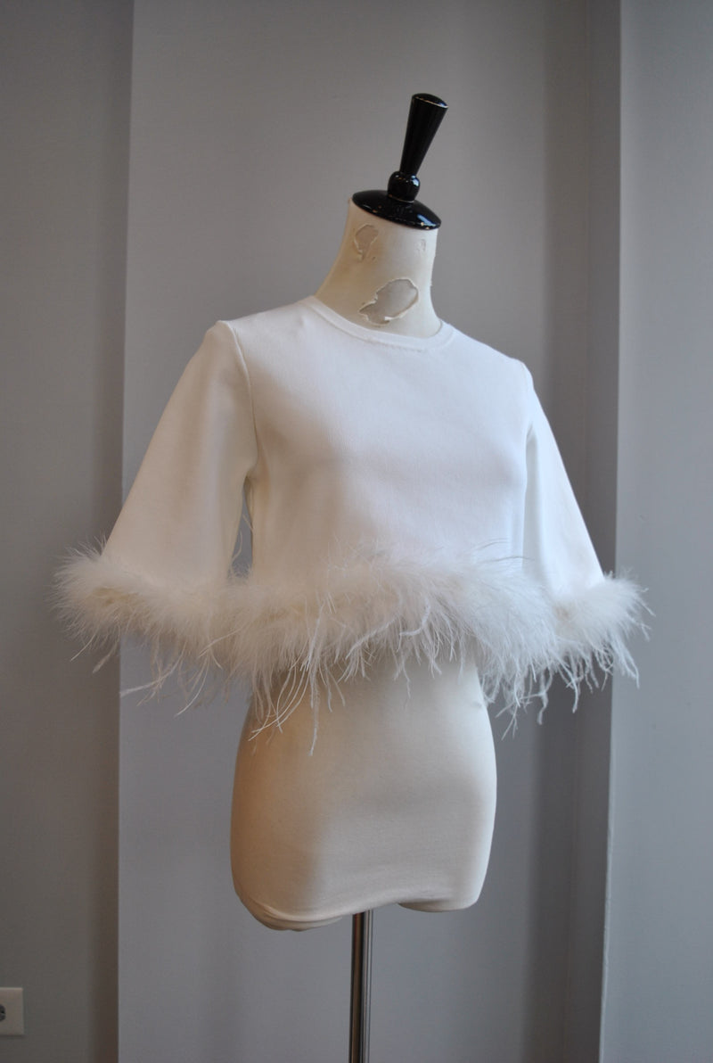 WHITE SWEATER TOP WITH FEATHERS