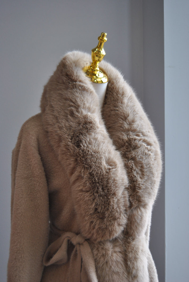 BEIGE ALPAKA COAT WITH FAUX FUR