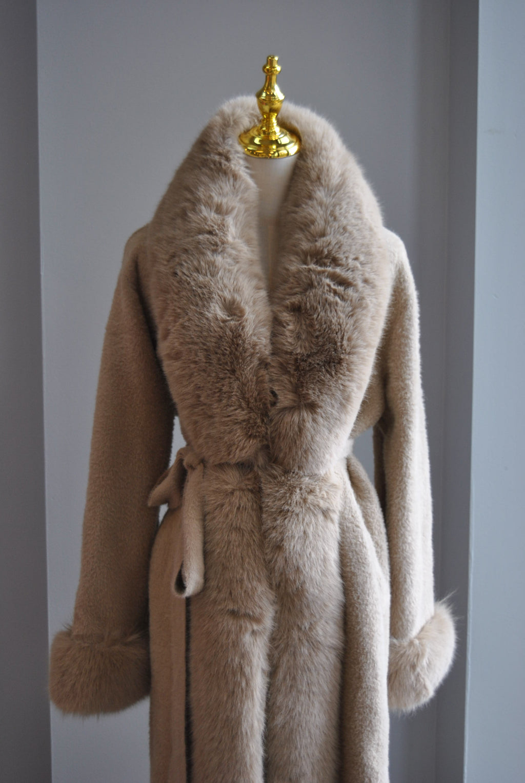 BEIGE ALPAKA COAT WITH FAUX FUR