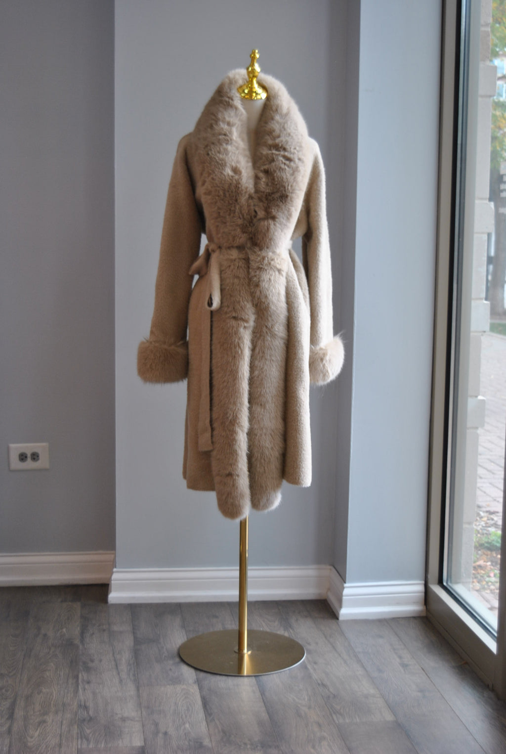 BEIGE ALPAKA COAT WITH FAUX FUR