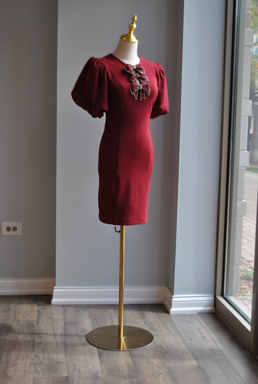 BURGUNDY MINI DRESS WITH CRYSTAL BOWS