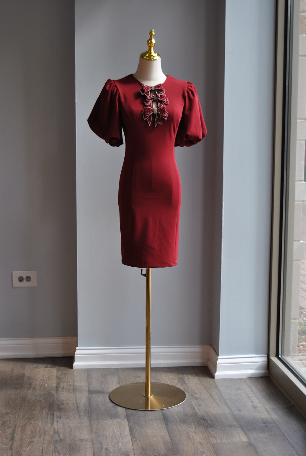 BURGUNDY MINI DRESS WITH CRYSTAL BOWS
