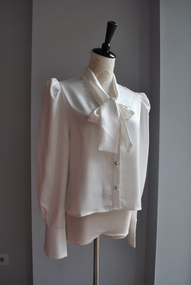 WHITE SILKY BLOUSE WITH TIE FRONT
