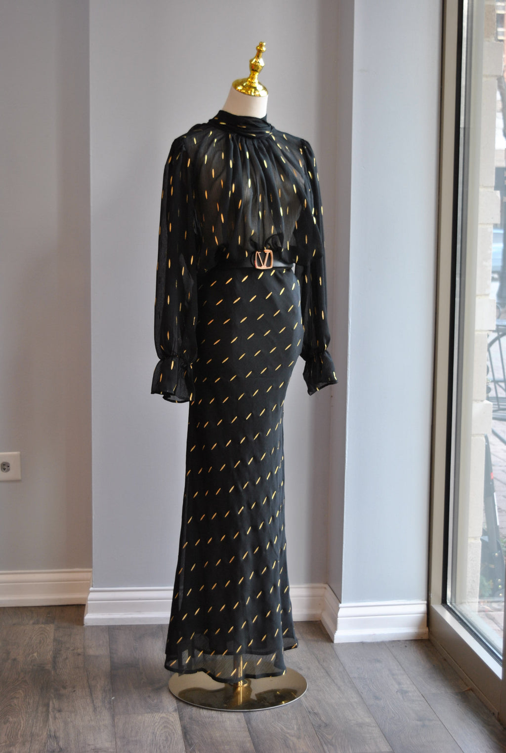BLACK AND GOLD SET