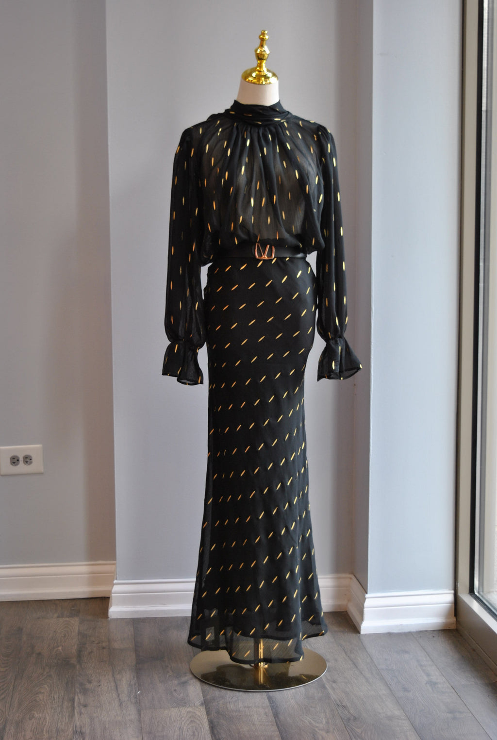 BLACK AND GOLD SET