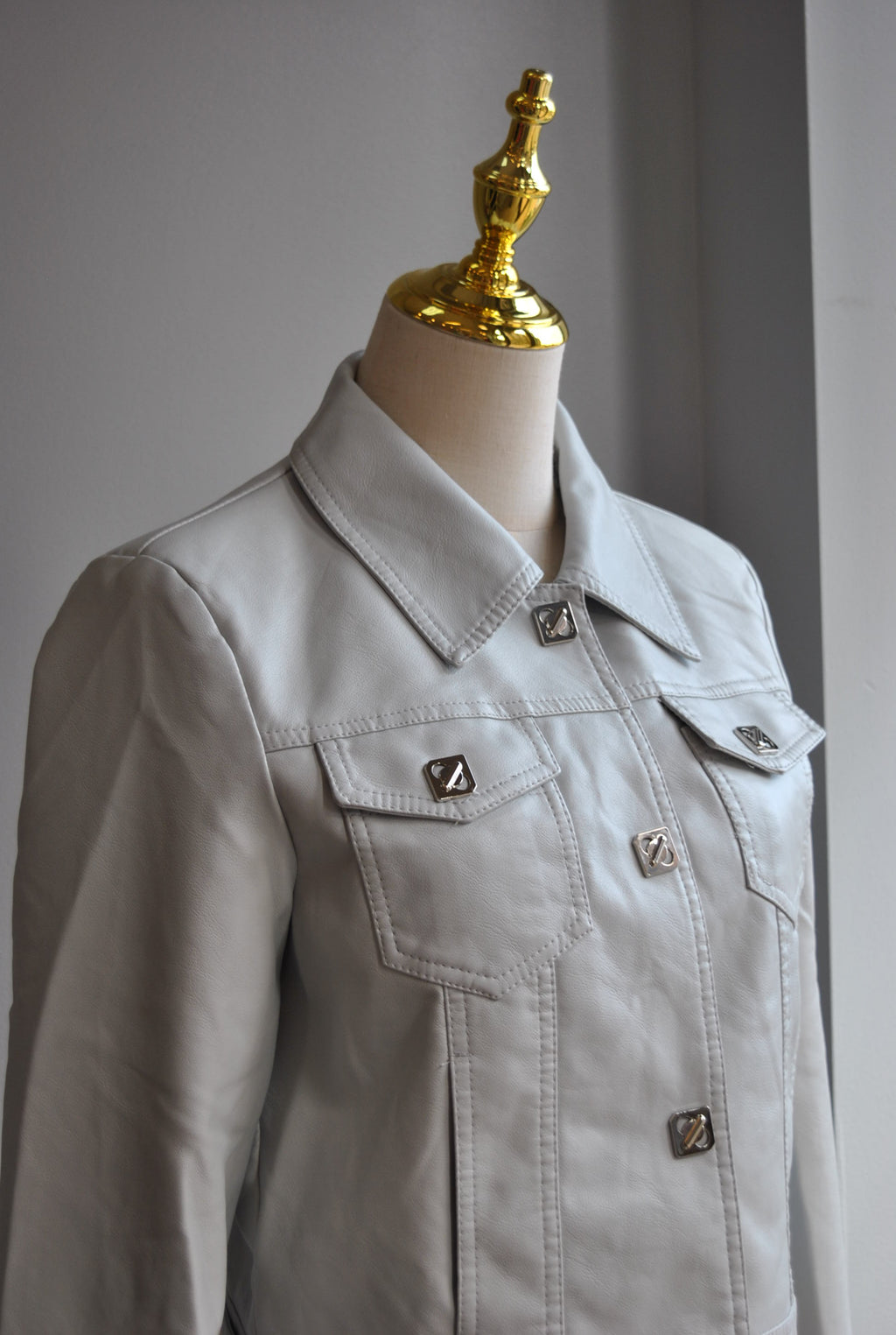 LIGHT GREY FAUX LEATHER JACKET