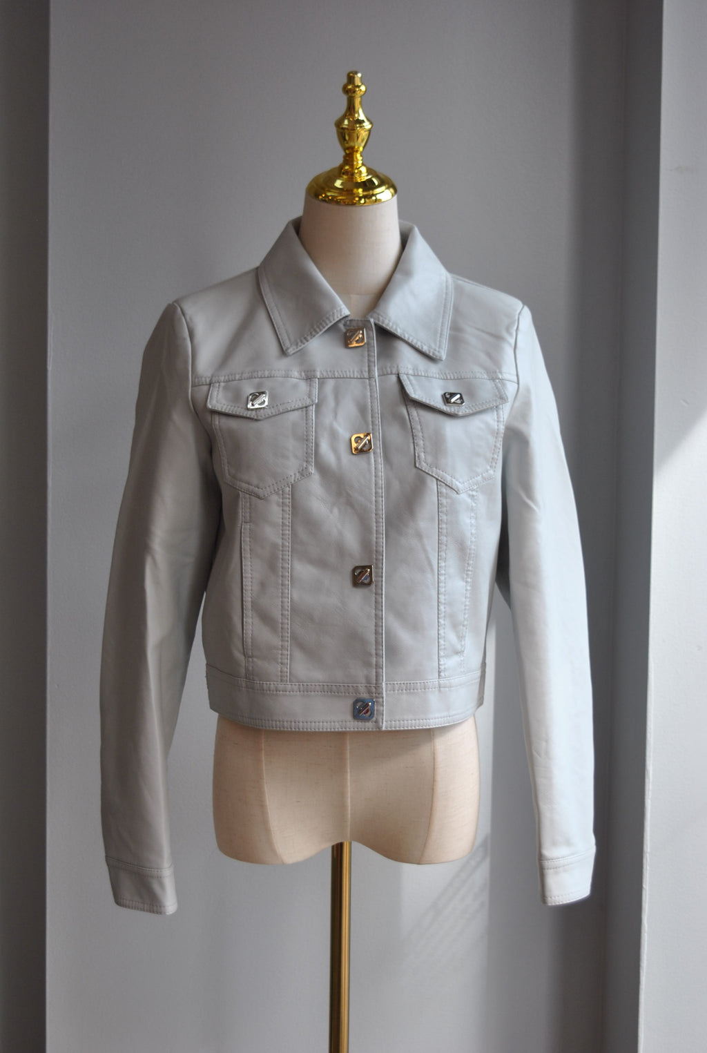 LIGHT GREY FAUX LEATHER JACKET