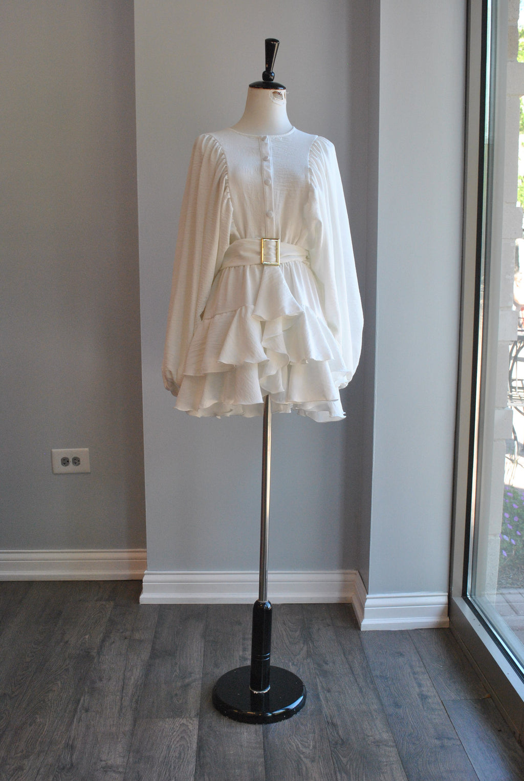 WHITE MINI SUMMER DRESS WITH A BELT AND DOLMAN SLEEVES