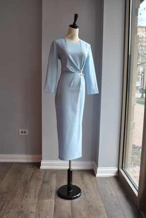 LIGHT BLUE MIDI DRESS WITH SIDE PIN AND RUSHING